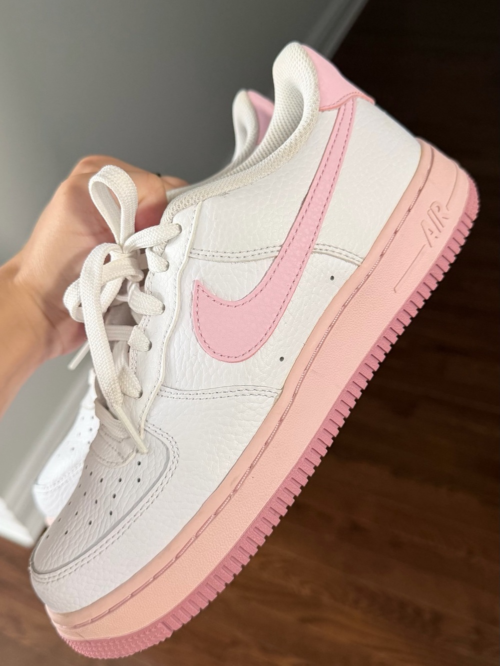 Nike womens White & Pink Low-Top Sneakers